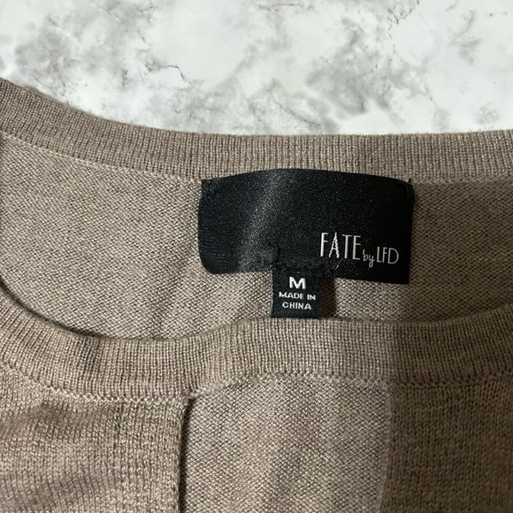 Fate by LFD Taupe Wrap Sweater Front Key Hole Sz M Woman Used.    6 - Picture 9 of 10